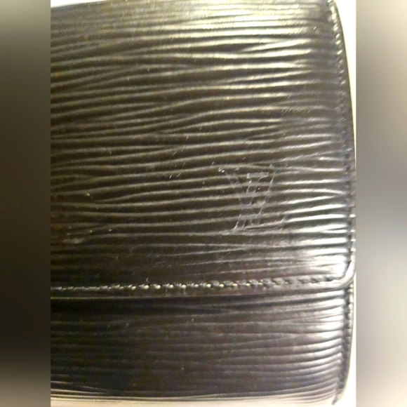 Authentic LV Black ⚫️ Epi Wallet - Picture 8 of 9